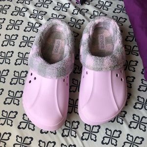 Pink crocs 🌸